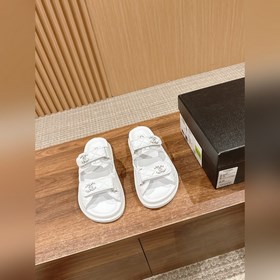 Сандалии Chanel с липучкой Каждый год в классической коллекции C
