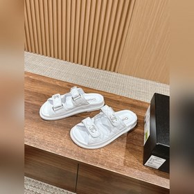 Сандалии Chanel с липучкой Каждый год в классической коллекции C