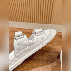 Сандалии Chanel с липучкой Каждый год в классической коллекции C
