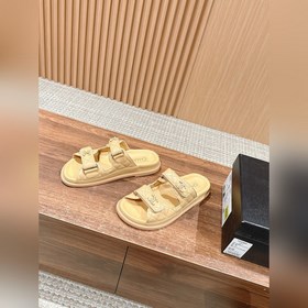 Сандалии Chanel с липучкой Каждый год в классической коллекции C