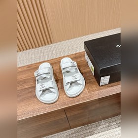 Сандалии Chanel с липучкой Каждый год в классической коллекции C