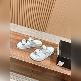 Сандалии Chanel с липучкой Каждый год в классической коллекции C