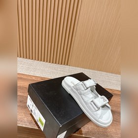 Сандалии Chanel с липучкой Каждый год в классической коллекции C