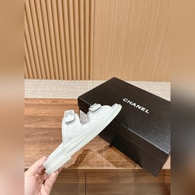 Сандалии Chanel с липучкой Каждый год в классической коллекции C