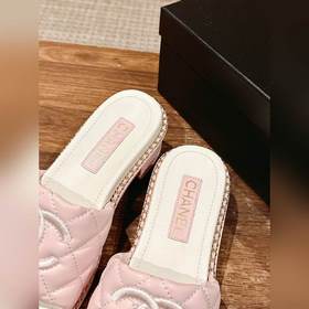 Новые удобные сандалии Chanel на толстом каблуке с цепочкой Класс