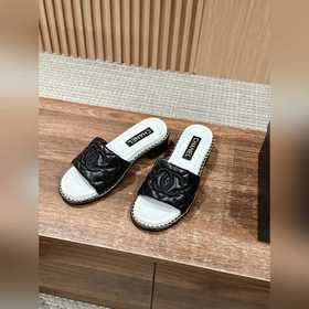 Новые удобные сандалии Chanel на толстом каблуке с цепочкой Класс