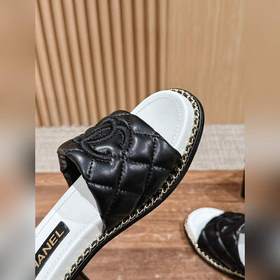 Новые удобные сандалии Chanel на толстом каблуке с цепочкой Класс