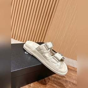 Chanel Xinjiang Magic Stick Beach Sandals Каждый год появляются 