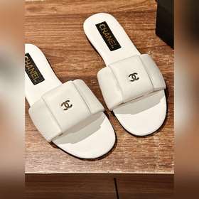 Новейшие туфли Chanel с плоской подошвой и двойным логотипом C Эт