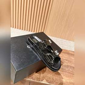 Новая цветовая гамма Классические сандалии Chanel с липучкой Каж