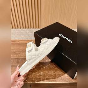Новая цветовая гамма Классические сандалии Chanel с липучкой Каж