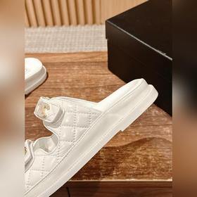 Новая цветовая гамма Классические сандалии Chanel с липучкой Каж