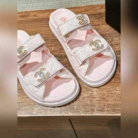 Новая цветовая гамма Классические сандалии Chanel с липучкой Каж