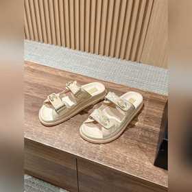Новая цветовая гамма Классические сандалии Chanel с липучкой Каж