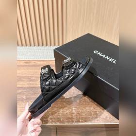 Новая цветовая гамма Классические сандалии Chanel с липучкой Каж