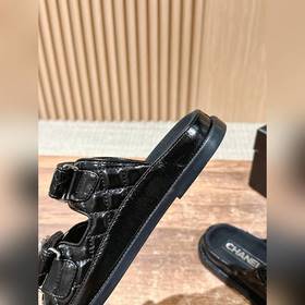 Новая цветовая гамма Классические сандалии Chanel с липучкой Каж