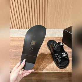Новая цветовая гамма Классические сандалии Chanel с липучкой Каж