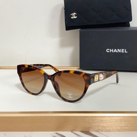 Очки Chanel сердечком для ценителей стиля Оправа одного цвета с б
