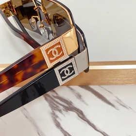 CHANEL Новая модель очков от Chanel с роскошными бриллиантами на 