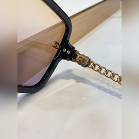 CHANEL Кулон виде бутылочки с градиентным цветом --CH5692