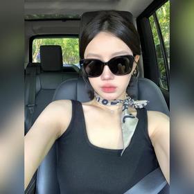 Солнцезащитные очки CHANEL с логотипом Наденьте их, и вы будете в