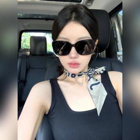 Солнцезащитные очки CHANEL с логотипом Наденьте их, и вы будете в