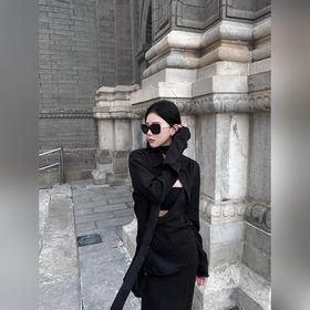 Солнцезащитные очки CHANEL с логотипом Наденьте их, и вы будете в