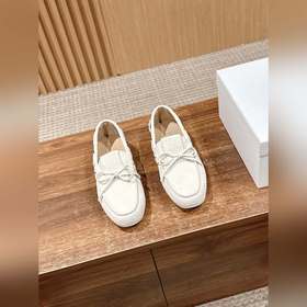 Новая модель лофей от Dior для весны-лета. Создана для первого по