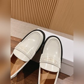 Новая модель лофей от Dior на весну-лето. Простой крой, золотая н