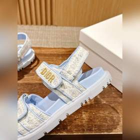 Новейшие модные сандалии от Dior. Классическая модель с обновленн