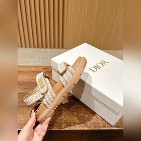 Новейшие модные сандалии от Dior. Классическая модель с обновленн