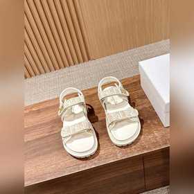 Новейшие модные сандалии от Dior. Классическая модель с обновленн