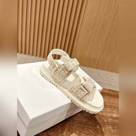 Новейшие модные сандалии от Dior. Классическая модель с обновленн