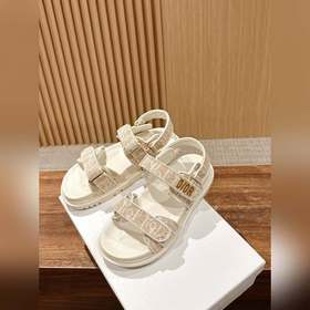 Новейшие модные сандалии от Dior. Классическая модель с обновленн