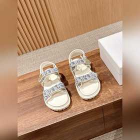 Новейшие модные сандалии от Dior. Классическая модель с обновленн