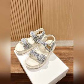 Новейшие модные сандалии от Dior. Классическая модель с обновленн