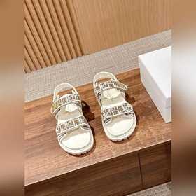 Новейшие модные сандалии от Dior. Классическая модель с обновленн