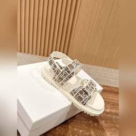Новейшие модные сандалии от Dior. Классическая модель с обновленн