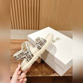 Новейшие модные сандалии от Dior. Классическая модель с обновленн