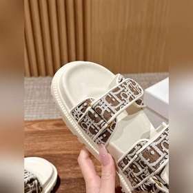 Новейшие модные сандалии от Dior. Классическая модель с обновленн