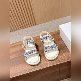 Новейшие модные сандалии от Dior. Классическая модель с обновленн