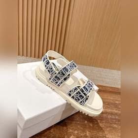 Новейшие модные сандалии от Dior. Классическая модель с обновленн
