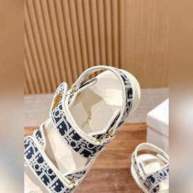 Новейшие модные сандалии от Dior. Классическая модель с обновленн