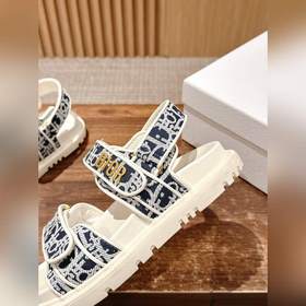 Новейшие модные сандалии от Dior. Классическая модель с обновленн