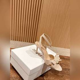 Новые туфли на каблуке с бантиком и жемчужинами от Dior Новая мод