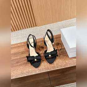 Новые туфли на каблуке с бантиком и жемчужинами от Dior Новая мод
