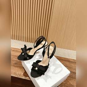 Новые туфли на каблуке с бантиком и жемчужинами от Dior Новая мод