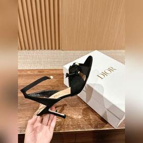 Новые туфли на каблуке с бантиком и жемчужинами от Dior Новая мод