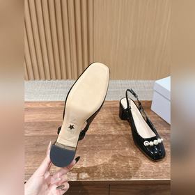 Дизайнерские весенне-летние сандалии Mary Jane от Dior с логотипо