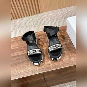 Новые сандалии на танкетке от Dior. Верх из импортного кокосового
